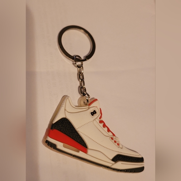 Sneaker Keychain - Picture 2 of 2
